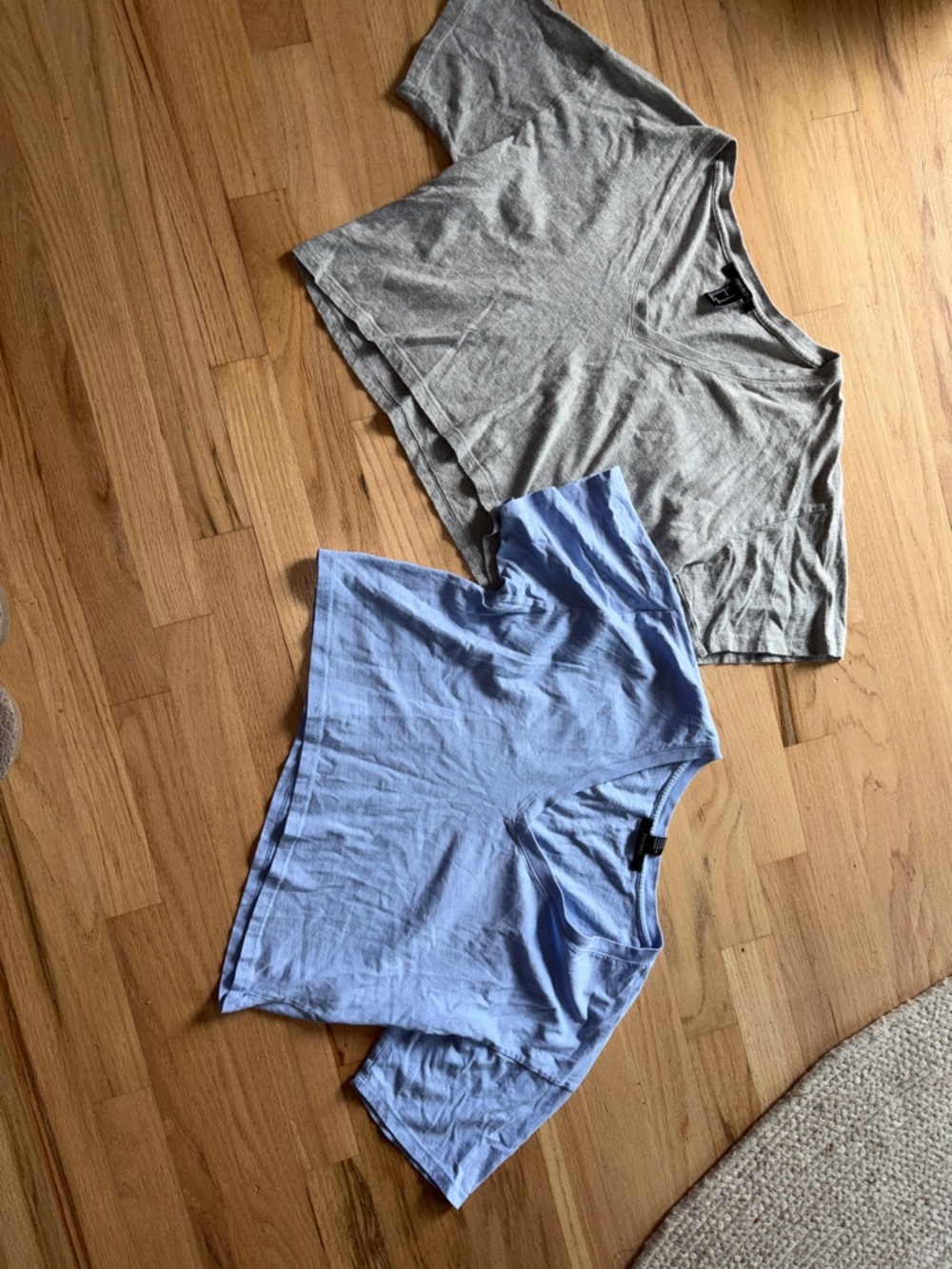 Forever 21 Short Sleeve V-Neck cropped Tees - Gray & Light Blue
